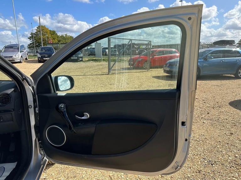 2012 Renault Clio 1.2 Dynamique TomTom Euro 5 3dr HATCHBACK Petrol Manual