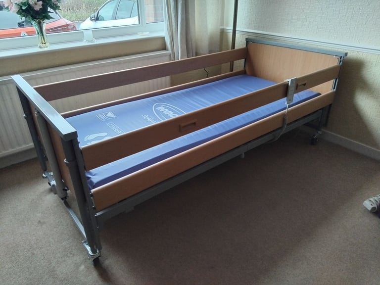 Invacare Medley Ergo Profiling electric hospital bed, With Mattress