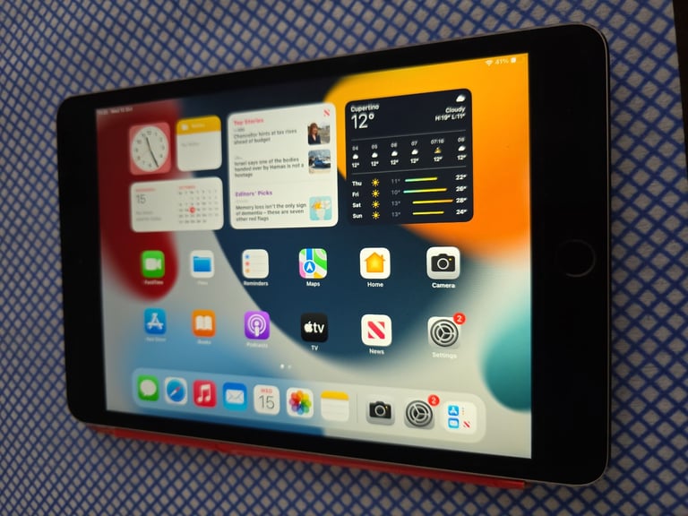 Apple ipad mini4. 128GB wifi plus cellular 