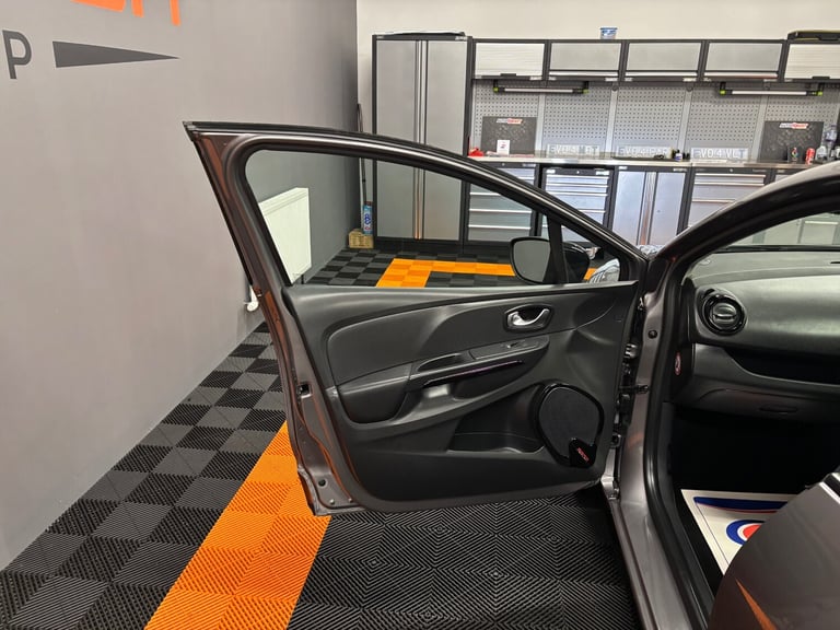 2015 Renault Clio 1.2 16V Dynamique Nav 5dr HATCHBACK Petrol Manual