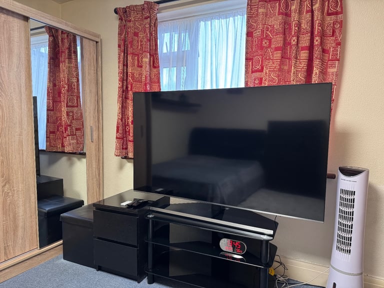 Bright double room in Grays – £700/month + £300 deposit.