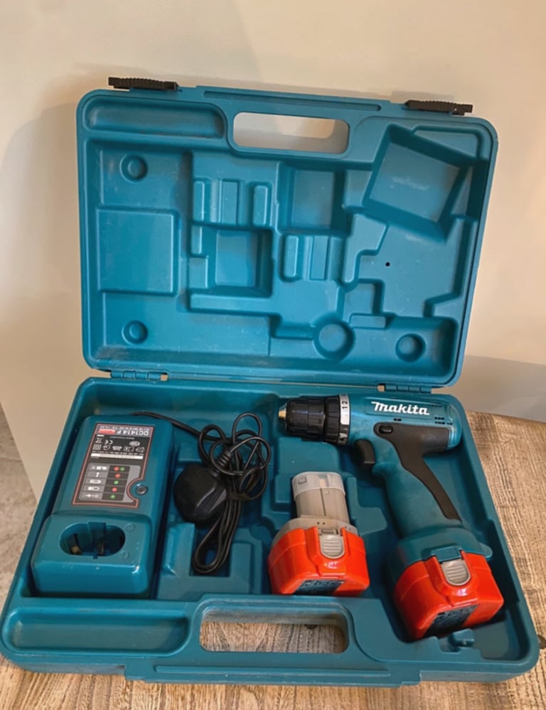 Makita drill 6270D, batteries, charger and case