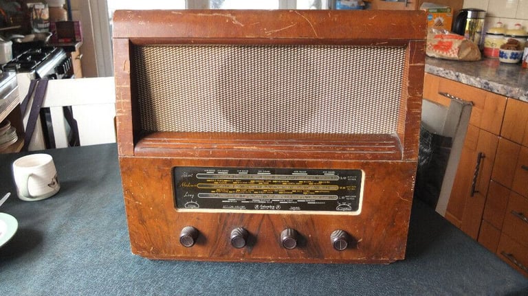 Columbia Vintage Valve Radio Model C302 needs TLC