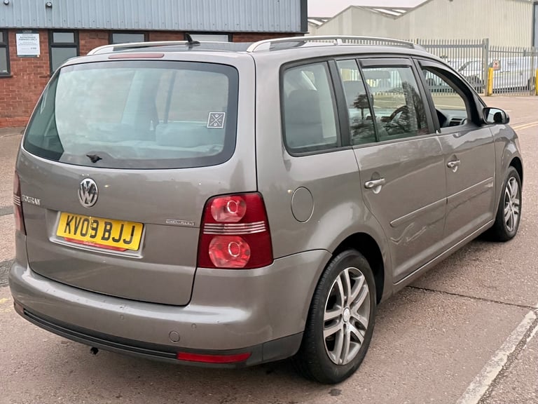 2009 (09) VOLKSWAGEN TOURAN 1.9 TDI SE BLUE-MOTION MPV 7 SEATER  