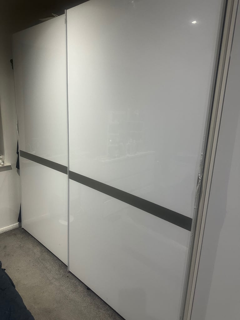 Large double sliding wardrobe 