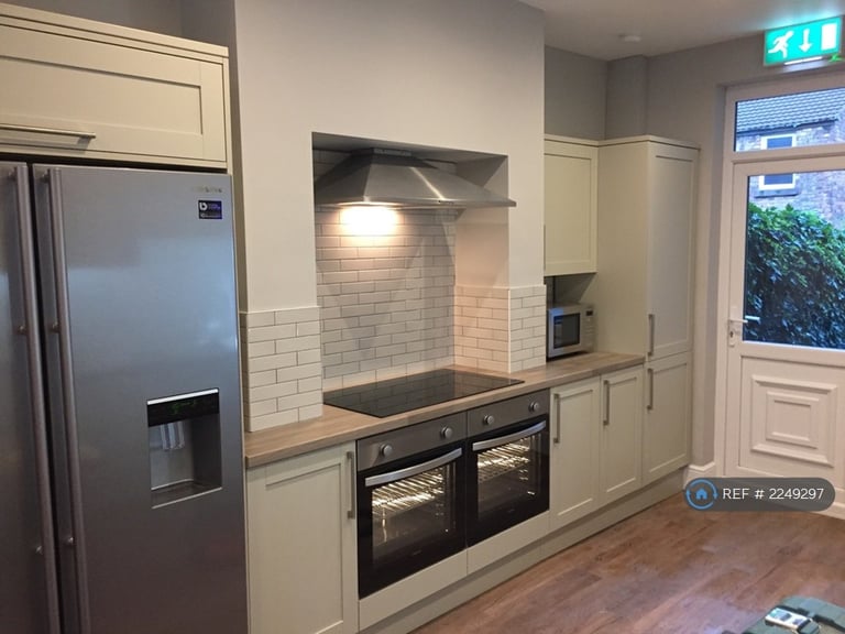 6 bedroom house in Gresford Avenue, Liverpool, L17 (6 bed) (#2249297)