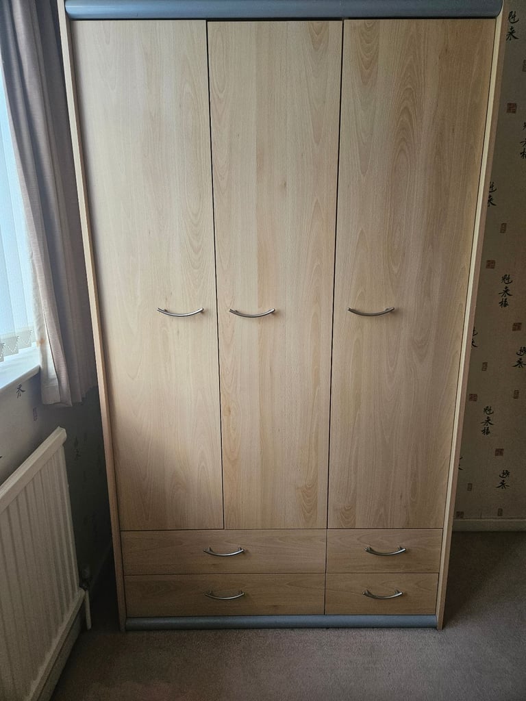 3 door wardrobe with drawers