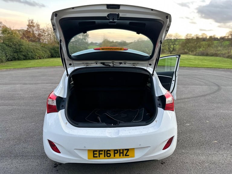 2016 Hyundai i30 1.6 CRDi Blue Drive SE DCT Euro 6 (s/s) 5dr HATCHBACK Diesel Automatic