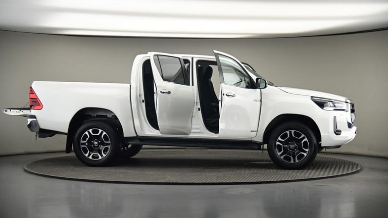 2024 Toyota Hilux 2.8 D-4D Invincible Pickup Double Cab 4dr Diesel Auto 4WD Euro 6 (s/s) (204 Pic...