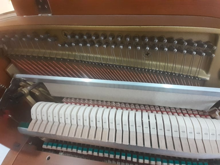 Yamaha c1996 upright Piano Satin Walnut *adjustable stool + 1st tuning* 3 pedals