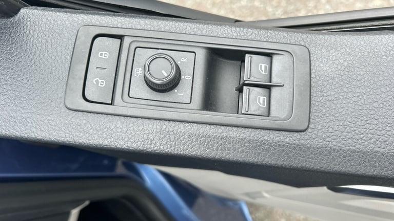 2018 Volkswagen Transporter T32 Swb Diesel 2.0 BiTDI BMT 199 Startline Window Van DSG Window Van ...