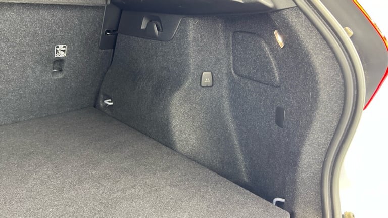 2021 Volvo XC40 R-Design, T3 automatic (Power Tailgate, Rear Park Assist) Estate Petrol Automatic
