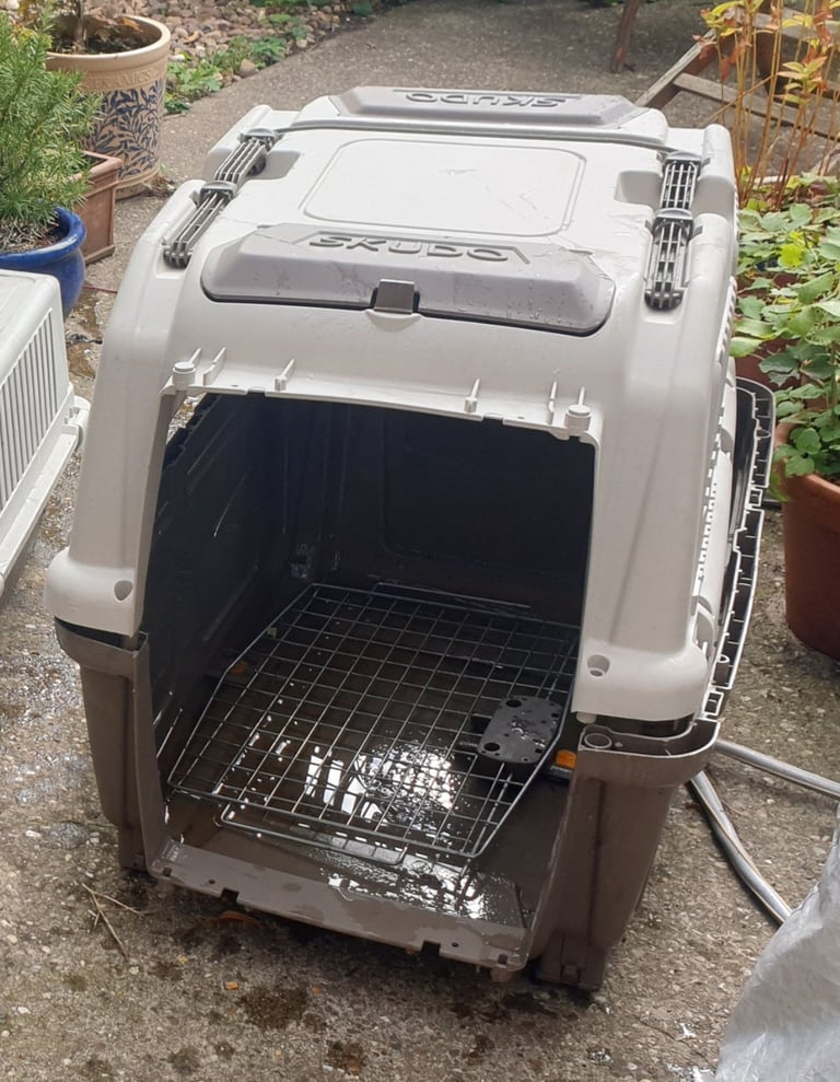 Skudo dog crate 