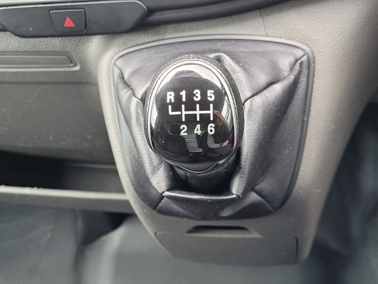 2022 Ford Transit 350 EcoBlue Leader Luton TDCI 130ps 4.1m with Air Con, Tail Lift &amp; 1 Owner ...