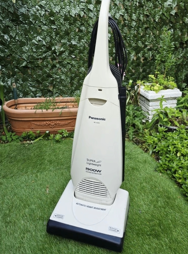 Panasonic 1900W White Corded Bagged Super Lightweight Upright Vacuum Cleaner, very powerful, VGC