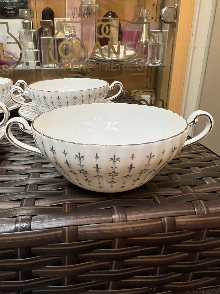 6 Vintage PARAGON bone China soup bowls & plates