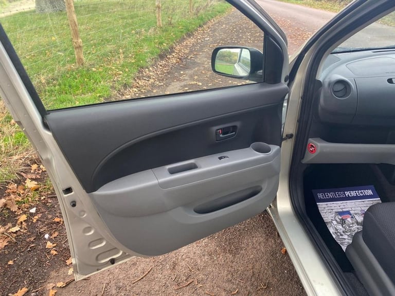 2007 Daihatsu Sirion 1.0 S Hatchback 5dr Petrol Manual (118 g/km, 68 bhp) Hatchback Petrol Manual