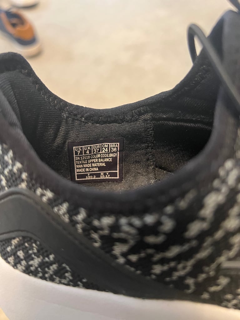 Women trainers size 4