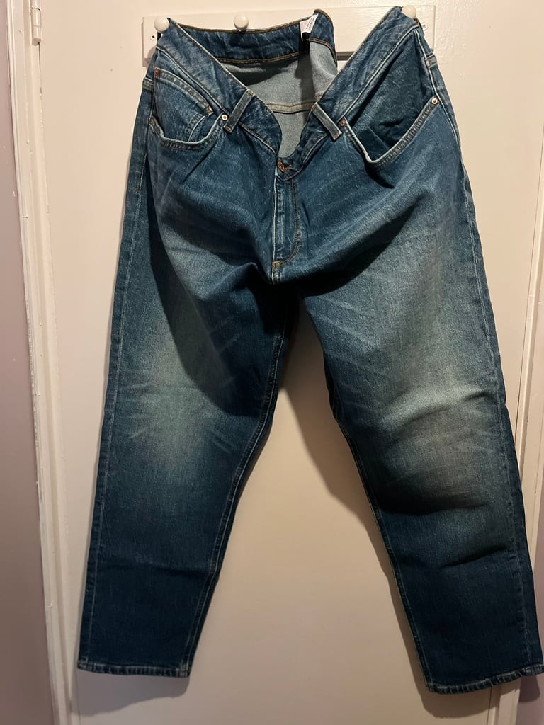 Blue Tapered design jeans 