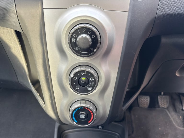 2008 Toyota Yaris 1.0 VVT-i TR 3dr HATCHBACK Petrol Manual
