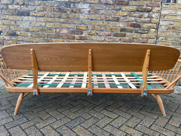 Ercol three-seater daybed 