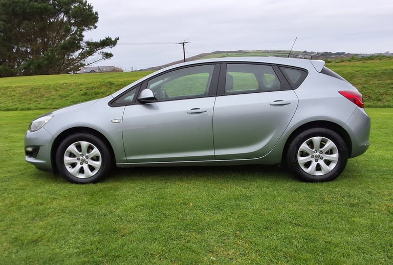2015 Vauxhall Astra 1.4i 16V Design 5dr HATCHBACK Petrol Manual