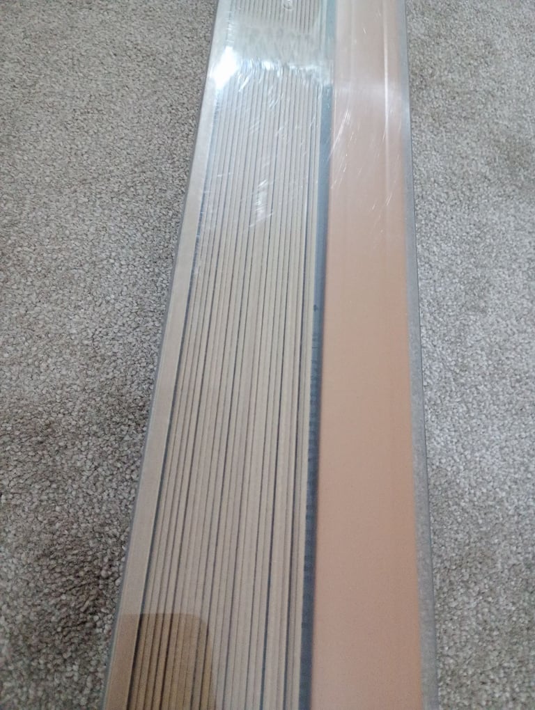 NEW Boxed - Set of beautiful Oak Natural Light wooden Venetian Blinds 120x 160 drop