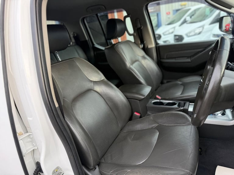 2015 Nissan Navara Double Cab Pick Up Tekna 2.5dCi 190 4WD Auto PICK UP DIESEL Automatic