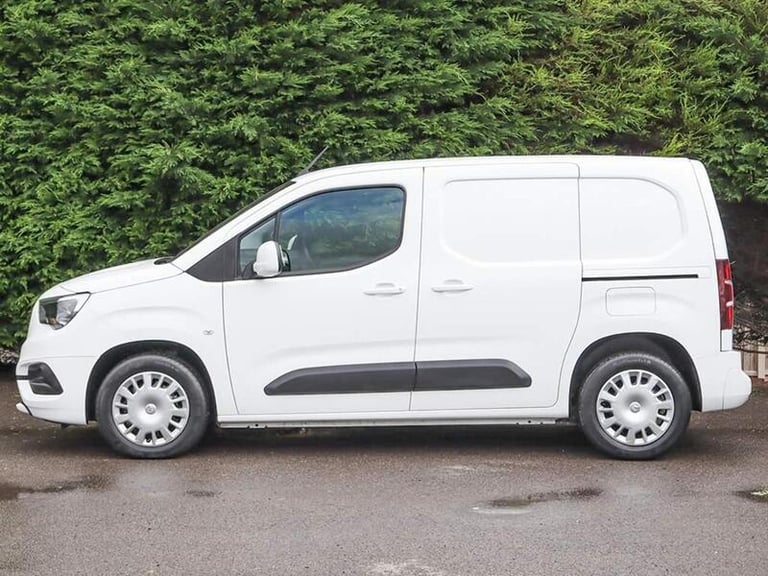 2020 Vauxhall Combo 2000 1.5 Turbo D 130ps H1 Sportive Van Auto PANEL VAN DIESEL Automatic