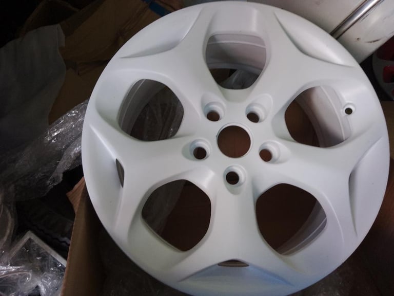 FORD 7 X 16 INCH GRAND C MAX ALLOY WHEEL BRAND NEW WHITE