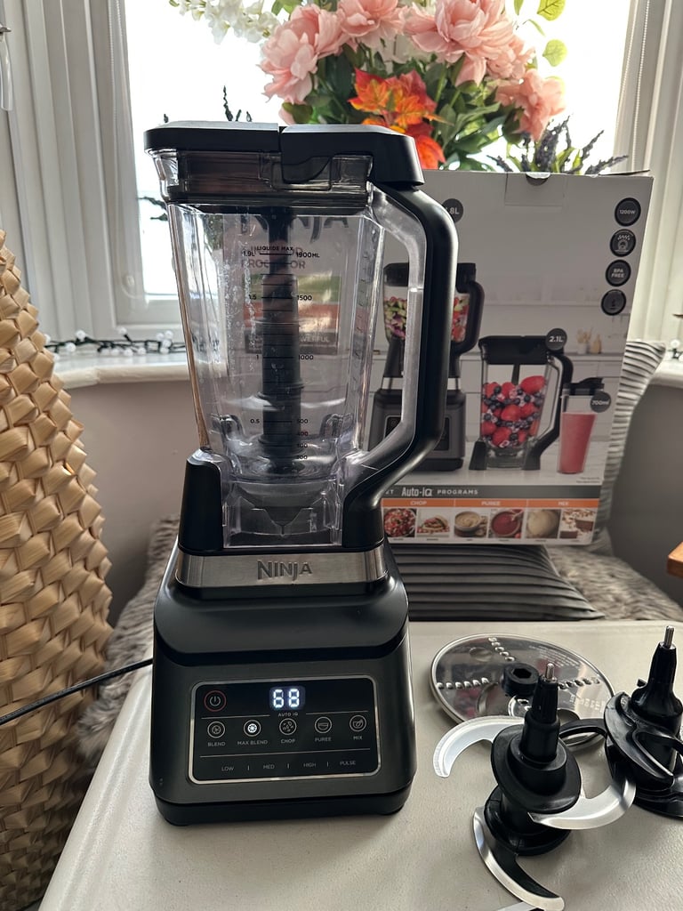 Ninja 3-in-1 food processor with pre-set IQ programs 