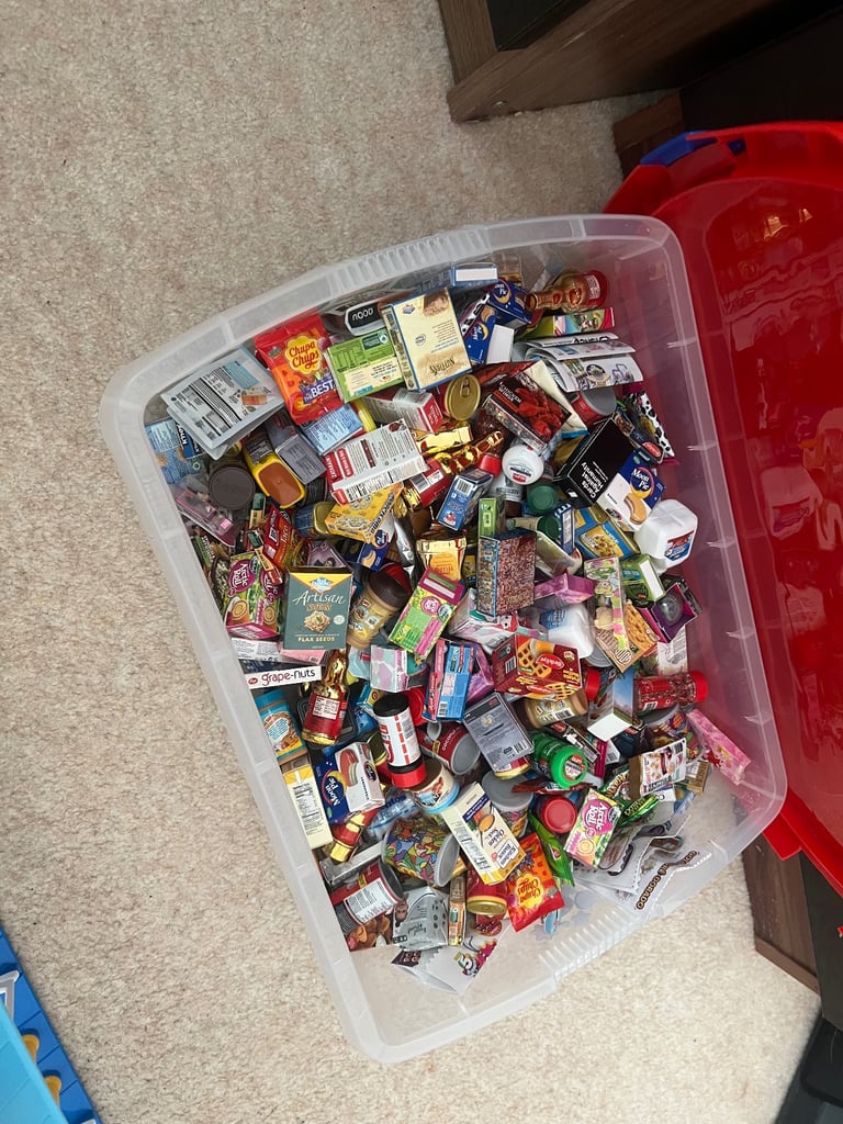 Mini brand shopping mart + lots of mini brand 