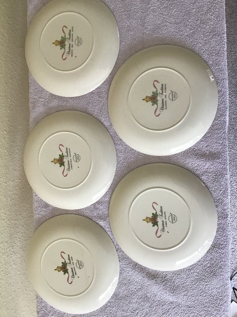 WEDGWOOD VINTAGE CHRISTMAS TRADITIONS PLATES