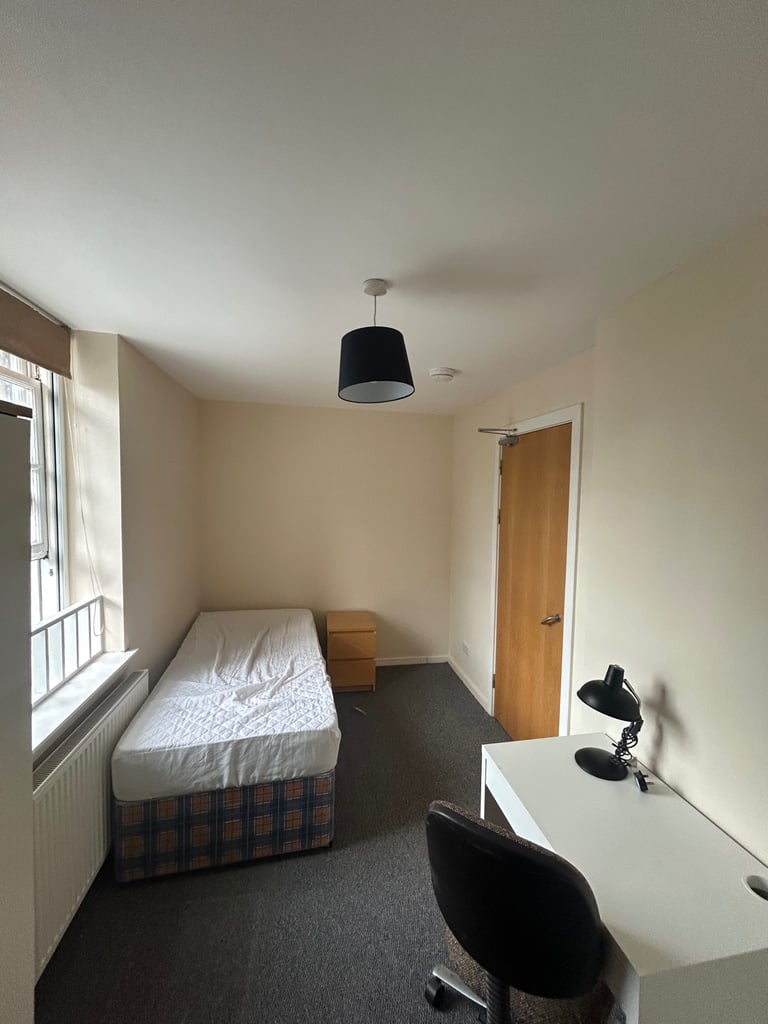 Spare Room in Central Edinburgh - Grassmarket