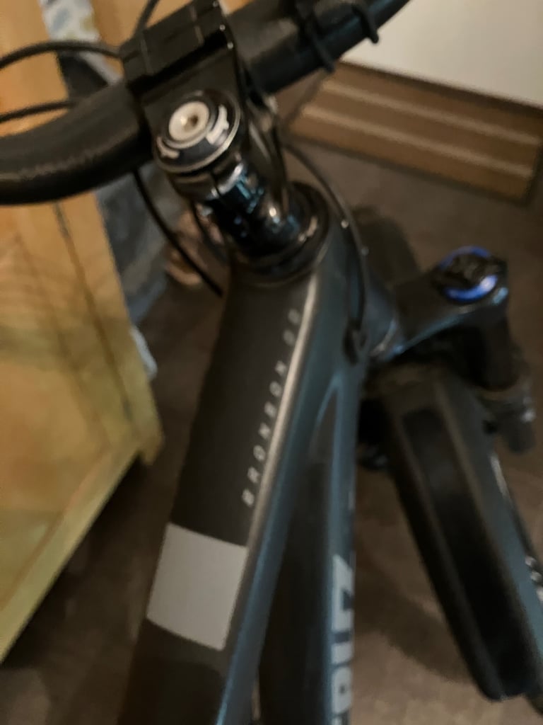 Mountain bike - carbon frame 