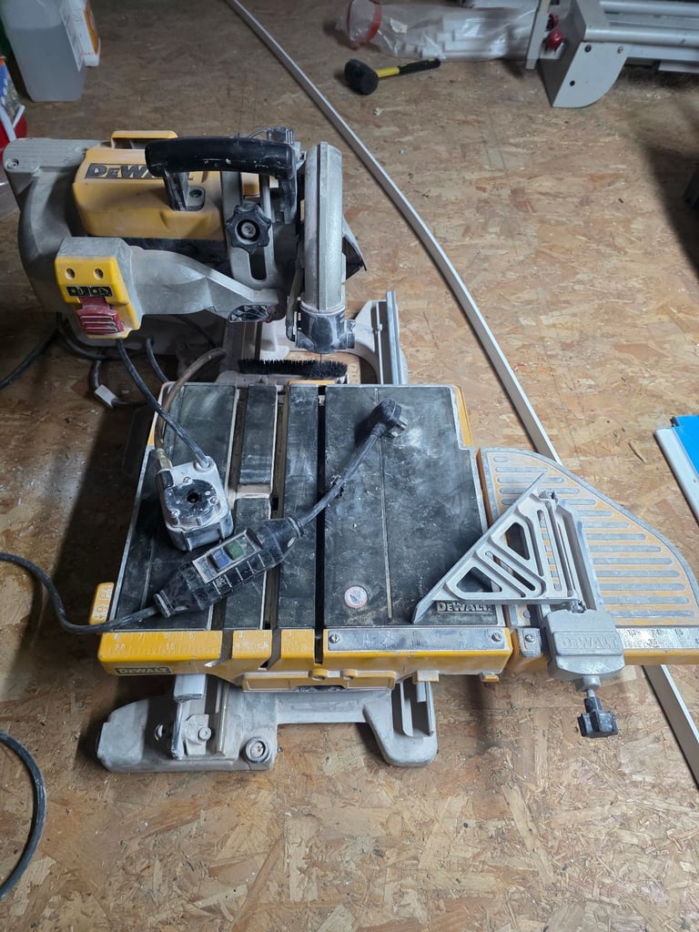 Dewalt D24000 tile cutter. Great condition