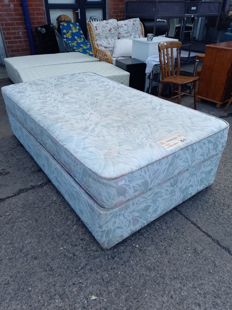 Single divan with mattress, Ref:18428 £55.00