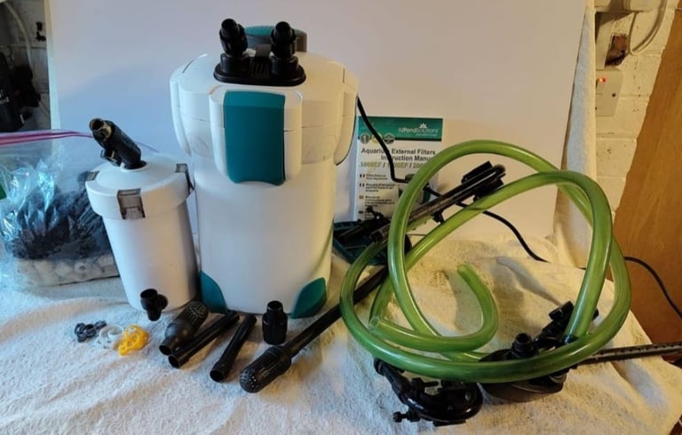 Large fish tank, with external filter, light and heater and 2 acylic sheet covers 200l.
