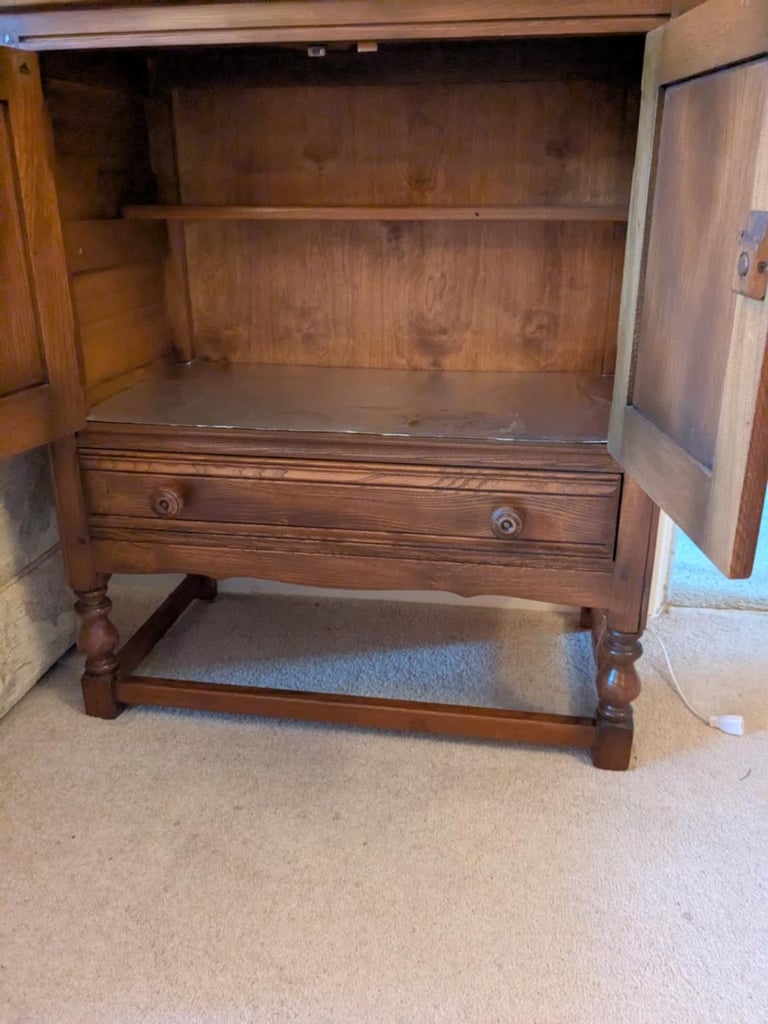 ERCOL Credence Drinks Cabinet in Excellent Condition - ONO