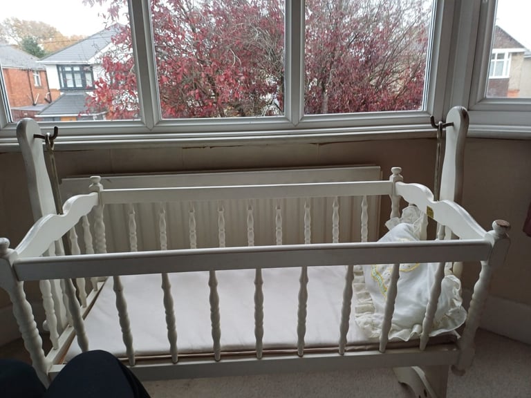 Baby’s rocking crib FREE