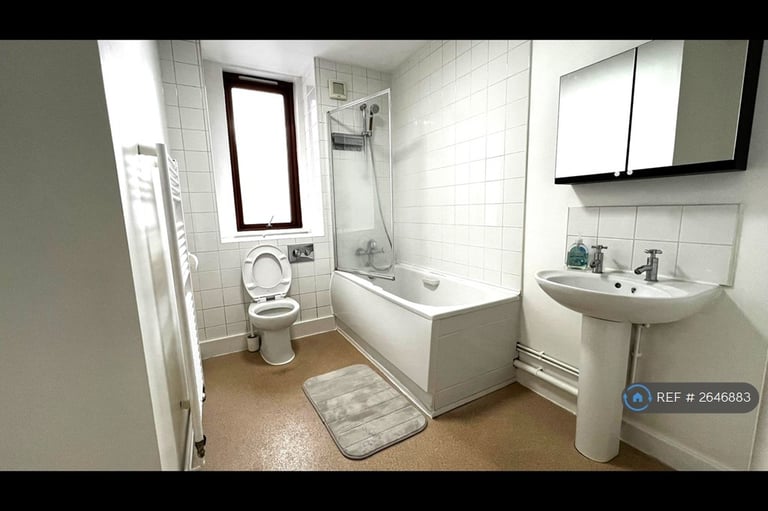 2 bedroom flat in Alexandra Avneue, Harrow, HA2 (2 bed) (#2646883)