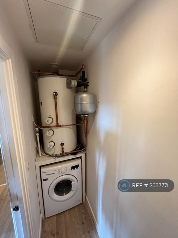 1 bedroom flat in Meadow Mill, Stockport, SK1 (1 bed) (#2637771)