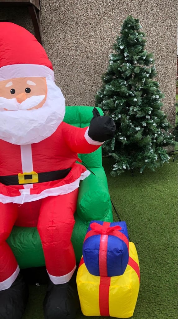 5Ft Pre-Lit Inflatable Santa