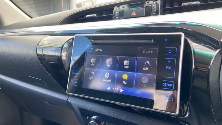 2019 Toyota Hilux 2.4 D-4D Invincible Pickup Double Cab 4dr Diesel Manual 4WD Euro 6 (s/s) (T Pic...