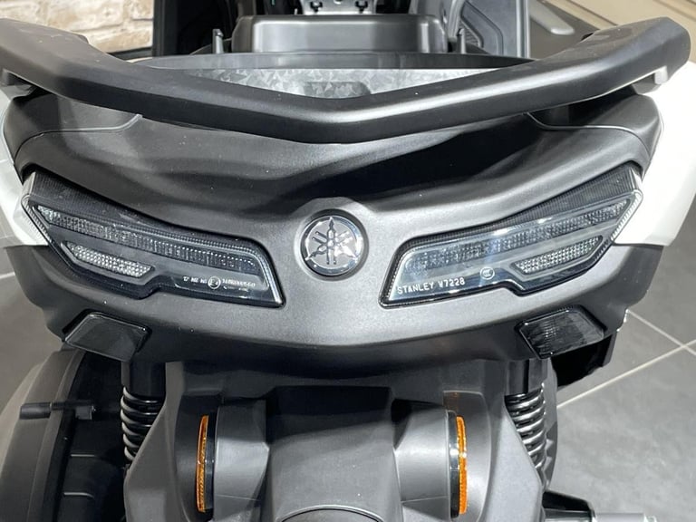 YAMAHA NMAX 125 2025 MODEL IN MILKY WHITE - IN STOCK AVAILABLE NOW !