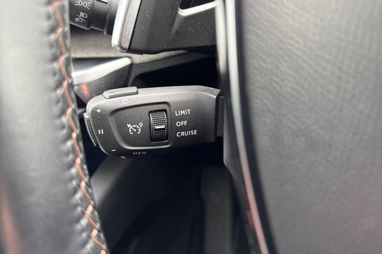 2022 Peugeot 3008 1.6 13.2kWh GT Premium e-EAT Euro 6 (s/s) 5dr SUV PETROL/ELECTRIC Automatic