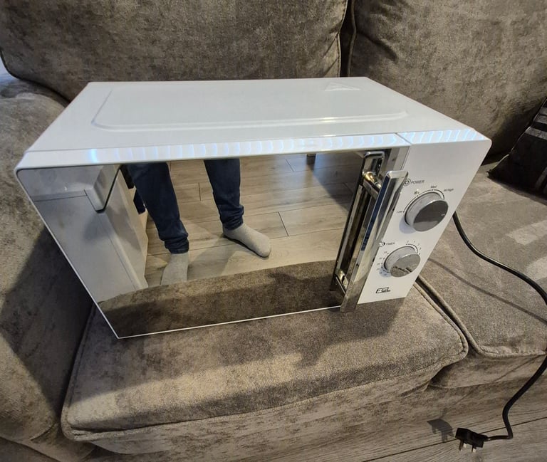 image for White Mirrored Microwave 700W