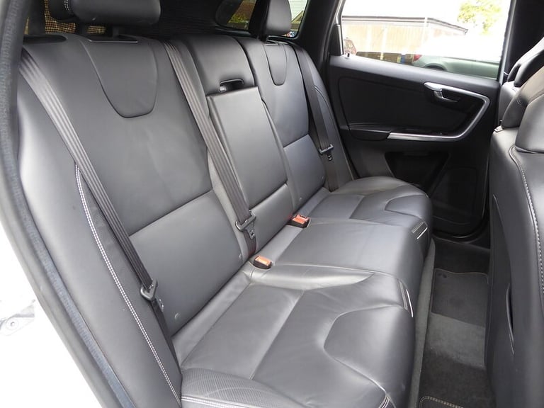2015 Volvo XC60 D4 [190] R DESIGN Lux Nav 5dr ESTATE DIESEL Manual