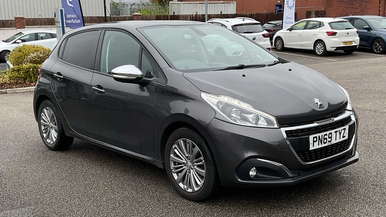 image for 2019 Peugeot 208 1.2 PureTech 82 Signature 5dr [Start Stop] HATCHBACK PETROL Manual