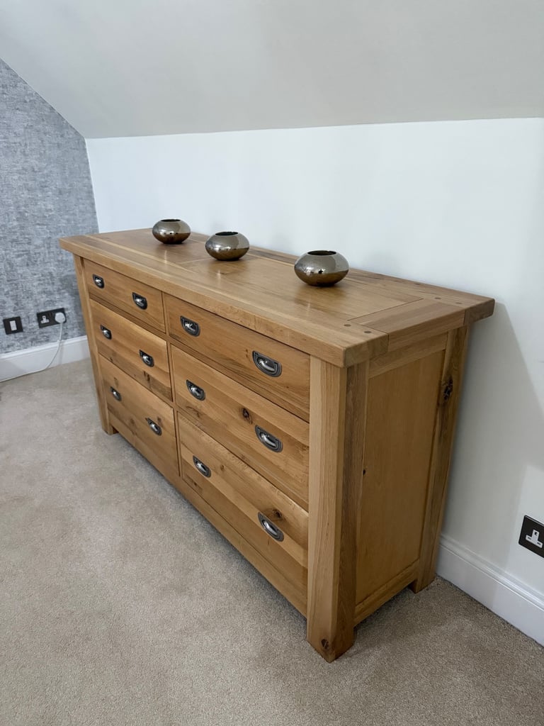 2x Willis and gambier solid oak chest of drawers